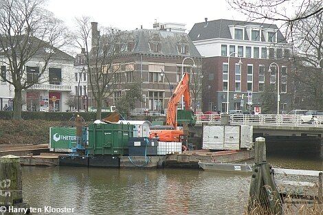 01-02-2011_opruimen_explosieven_stadsgracht_nw_havenbrug_4.jpg